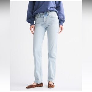 Abercrombie & Fitch mid rise 90’s straight jeans 29
NEW WITH TAGS